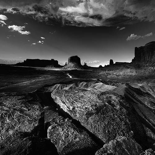 Desert Monument - Scene - Howard  Kingsnorth