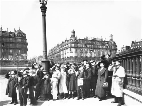 Pendant l'éclipse, 1912 - Eugene Atget