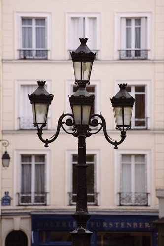 La Scene de Rue - Irene Suchocki