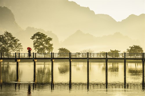 Mist in Myanmar - Berthold Dieckfoss