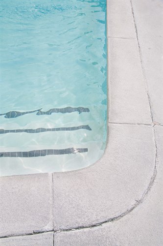 Poolside - Focus - Irene Suchocki