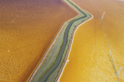 Cracked Earth - Jason Hawkes