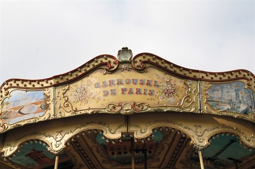 Graceful Carousel - Carina Okula