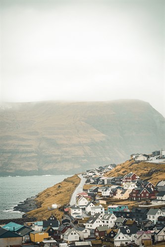 Hilltop Village - Florian Schleinig