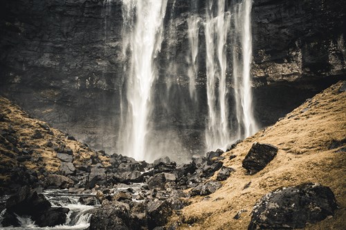 Roaring Cascade - Florian Schleinig