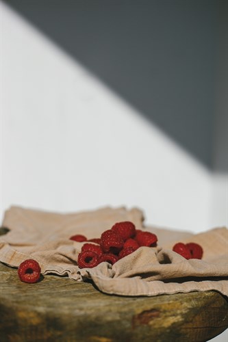 Minimal Still - Scatter - Sarah Hart Morgan