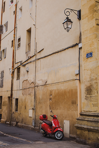 Rustic Charm - Moped - Florian Schleinig