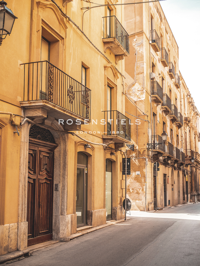 Mediterranean Streets - Hike - Florian Schleinig