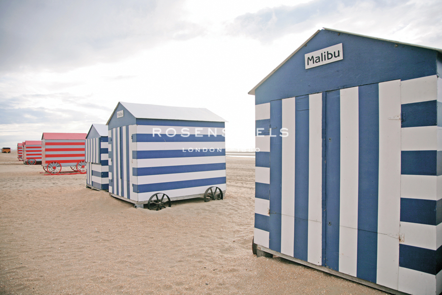 Holiday Huts - Happy - Carina Okula