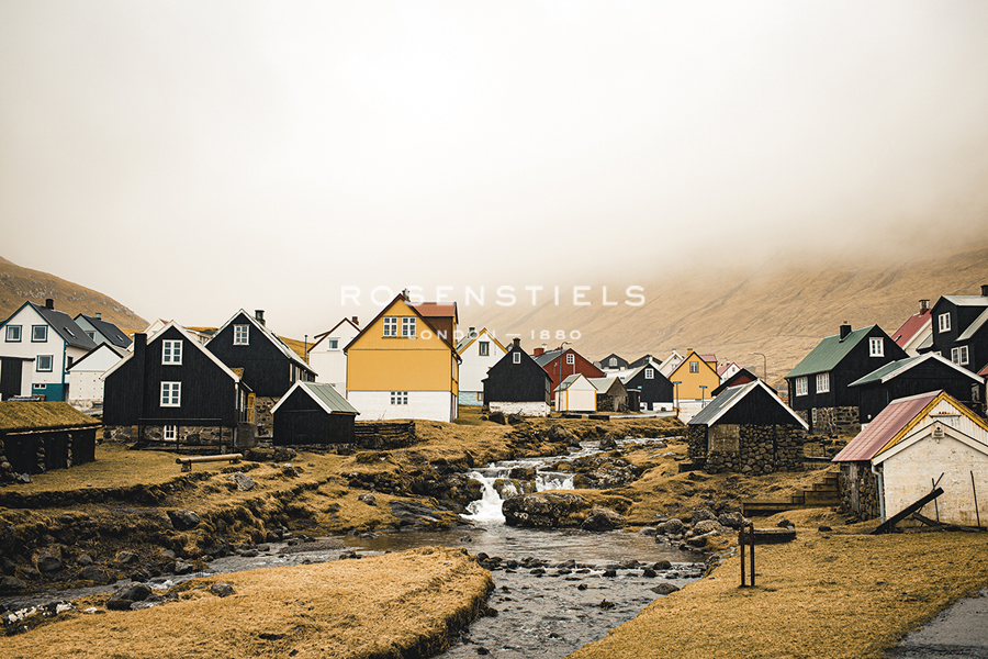 River Between Homes - Florian Schleinig