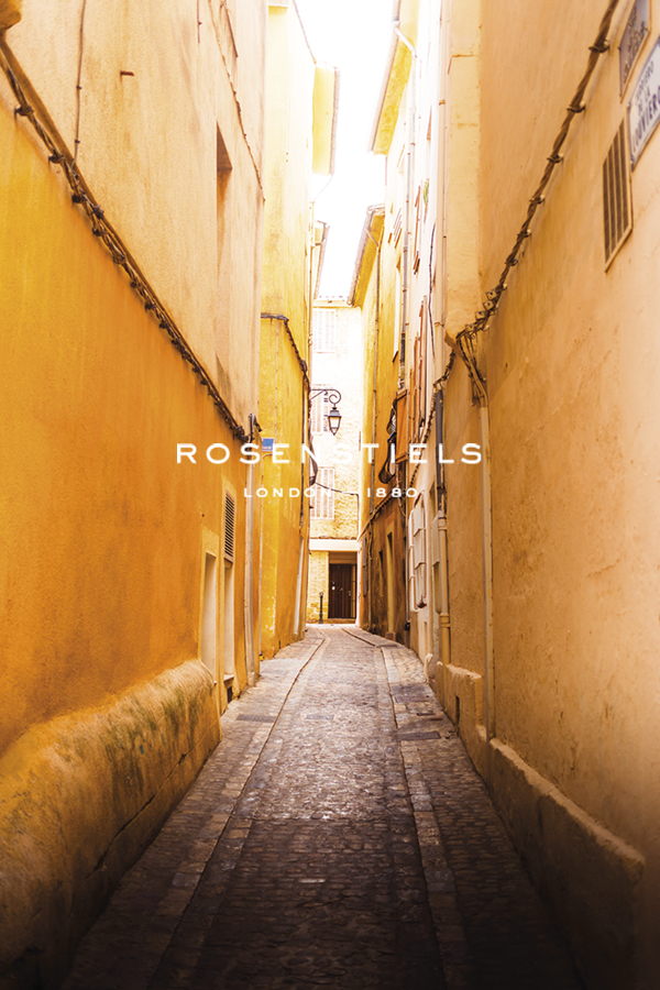 Roadway Retreat - Alleyway - Florian Schleinig